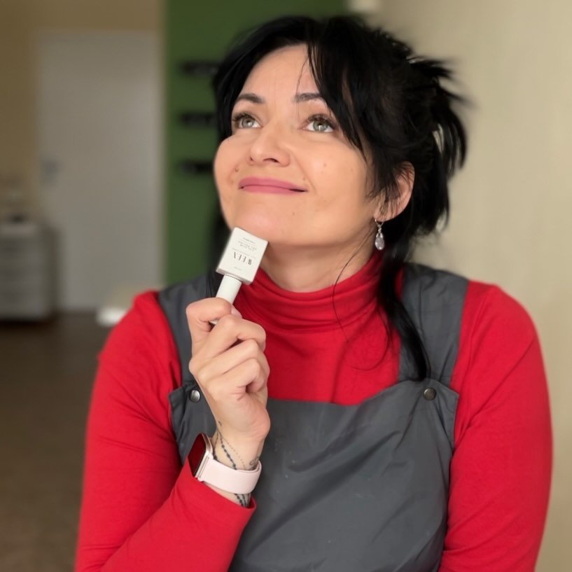 Olha - Specialistka na manikúru a pedikúru